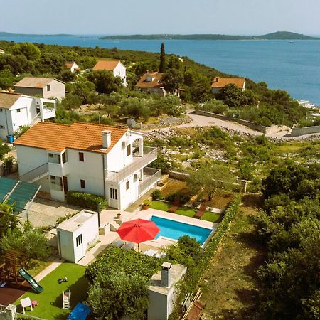 Holiday House Nena With Pool Vinišće Eksteriør billede