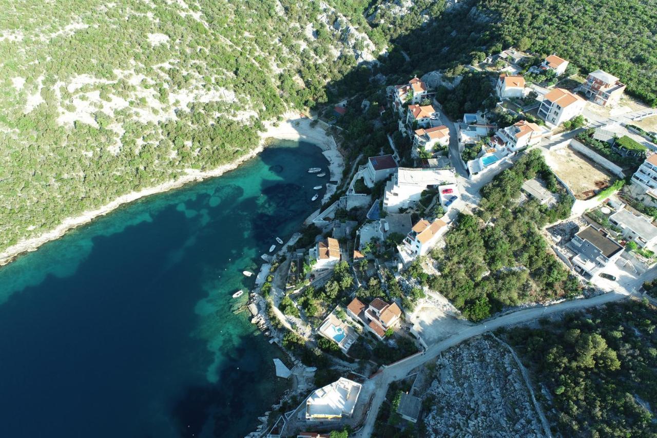 Holiday House Nena With Pool Vinišće Eksteriør billede