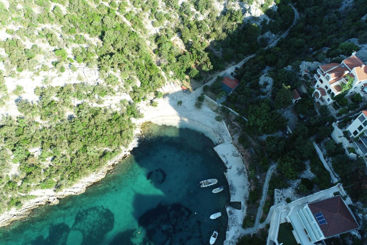 Holiday House Nena With Pool Vinišće Eksteriør billede