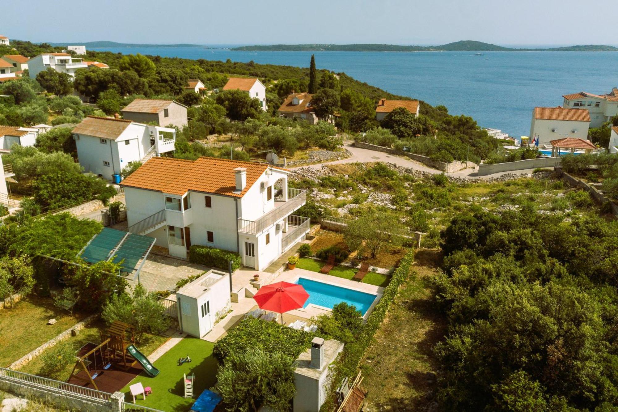 Holiday House Nena With Pool Vinišće Eksteriør billede