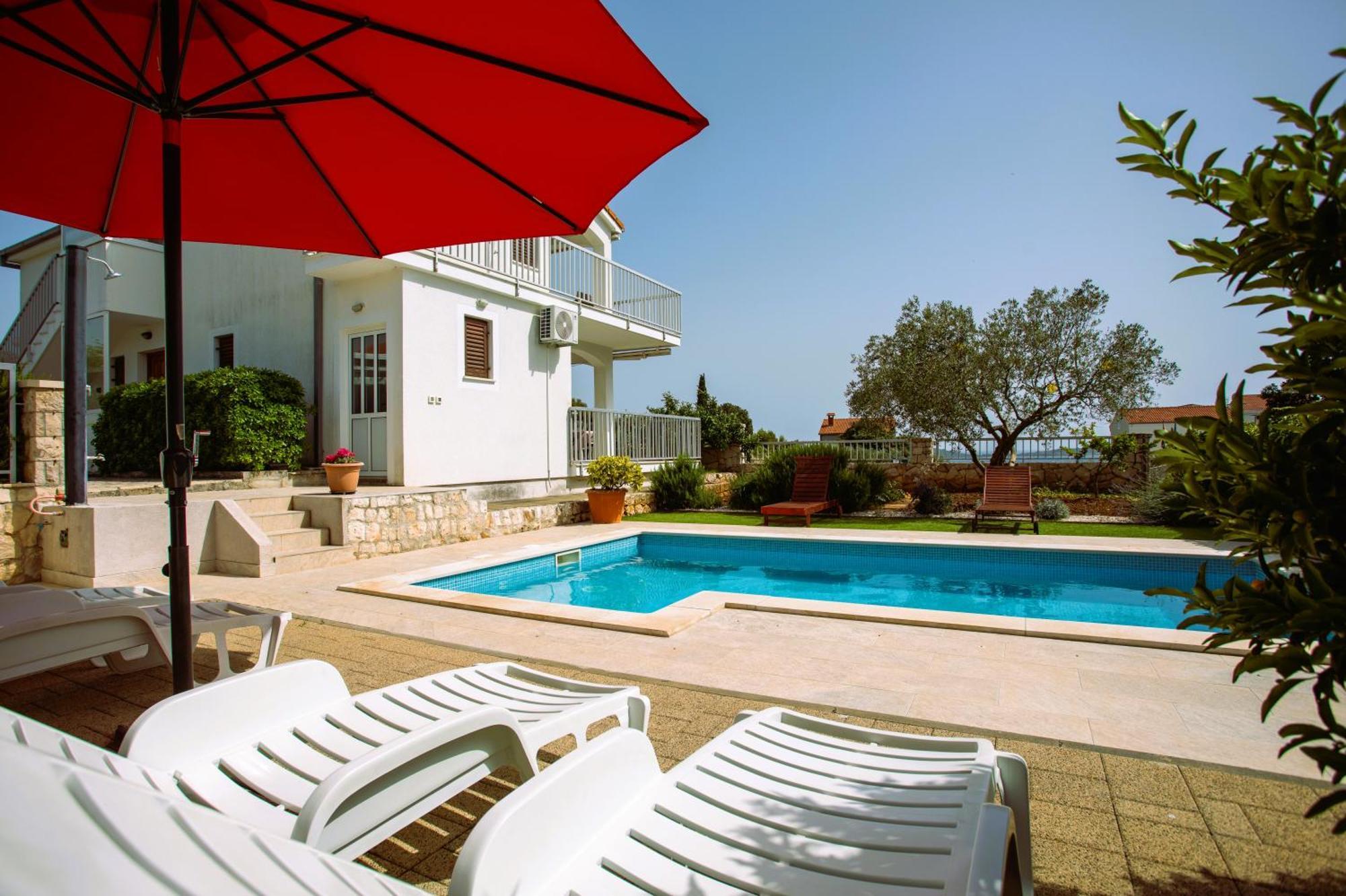 Holiday House Nena With Pool Vinišće Eksteriør billede