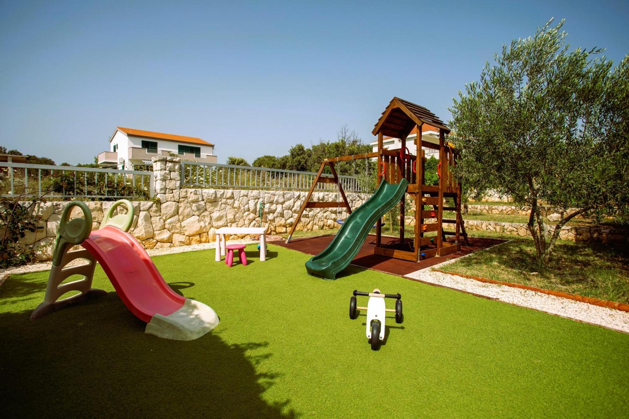 Holiday House Nena With Pool Vinišće Eksteriør billede