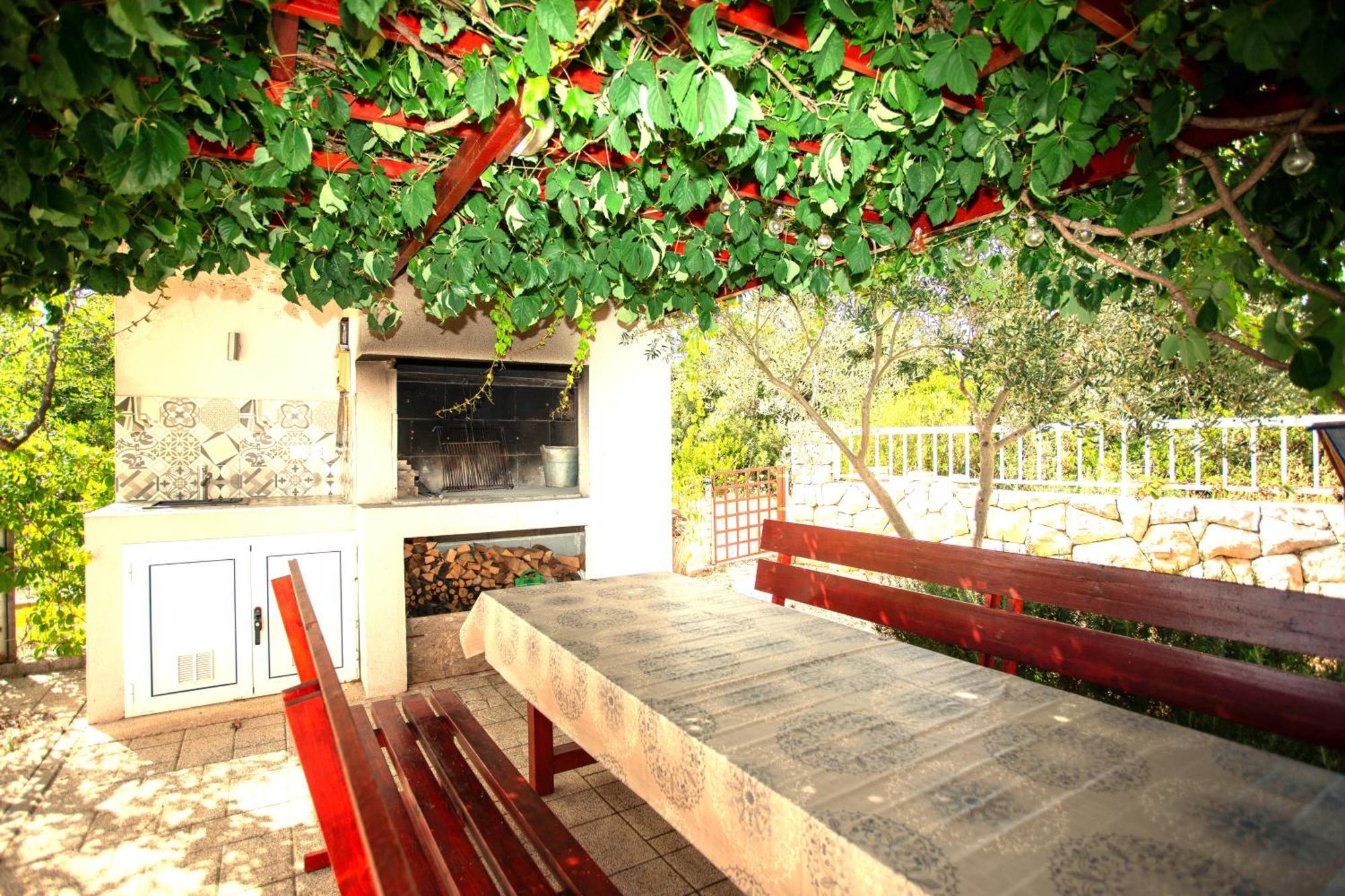 Holiday House Nena With Pool Vinišće Eksteriør billede