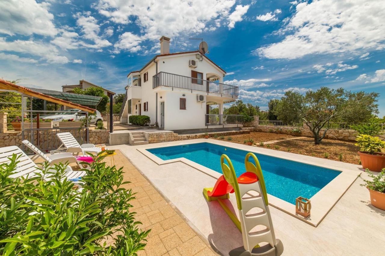 Holiday House Nena With Pool Vinišće Eksteriør billede